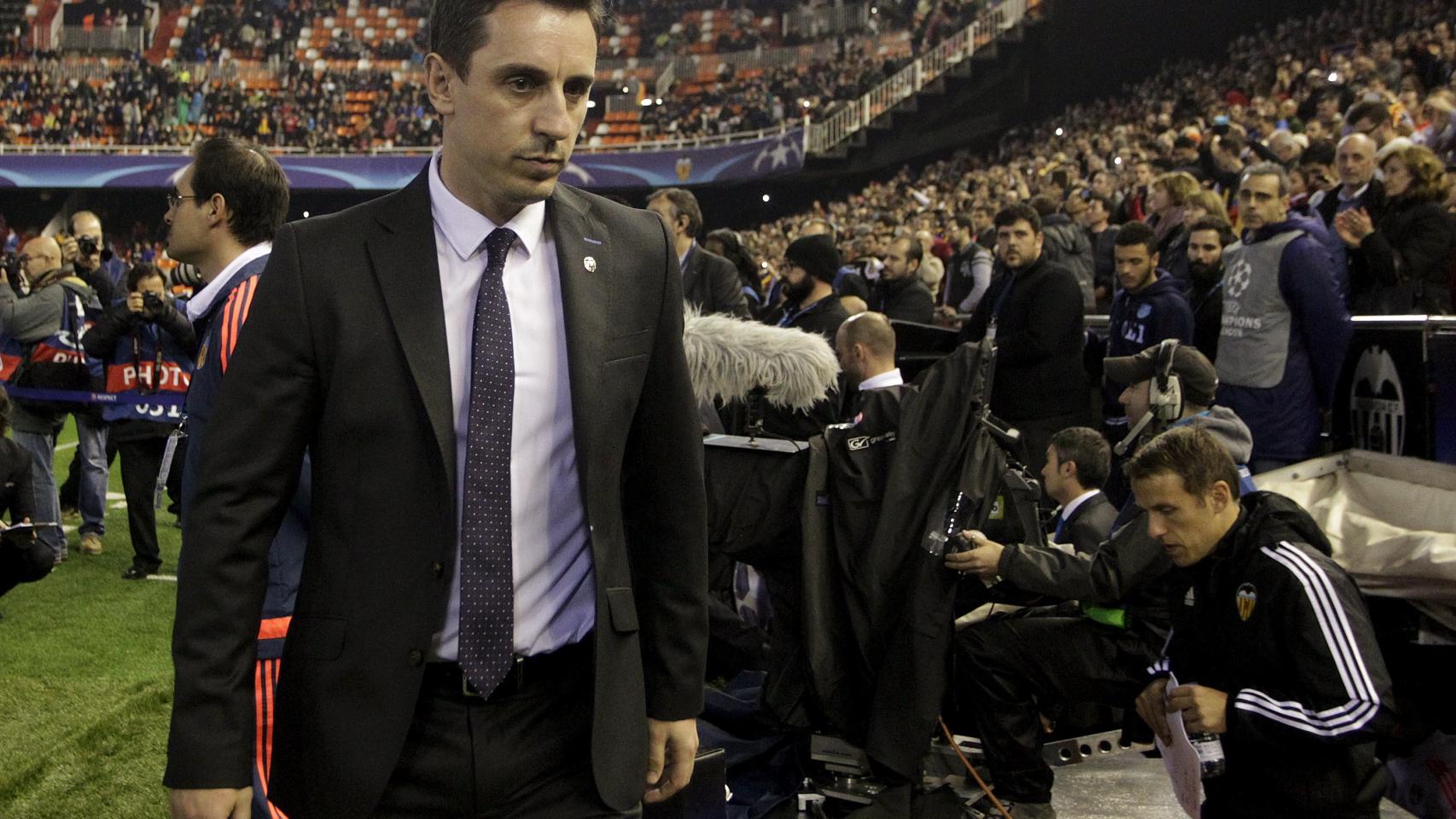 Neville en su debut como técnico valencianista.