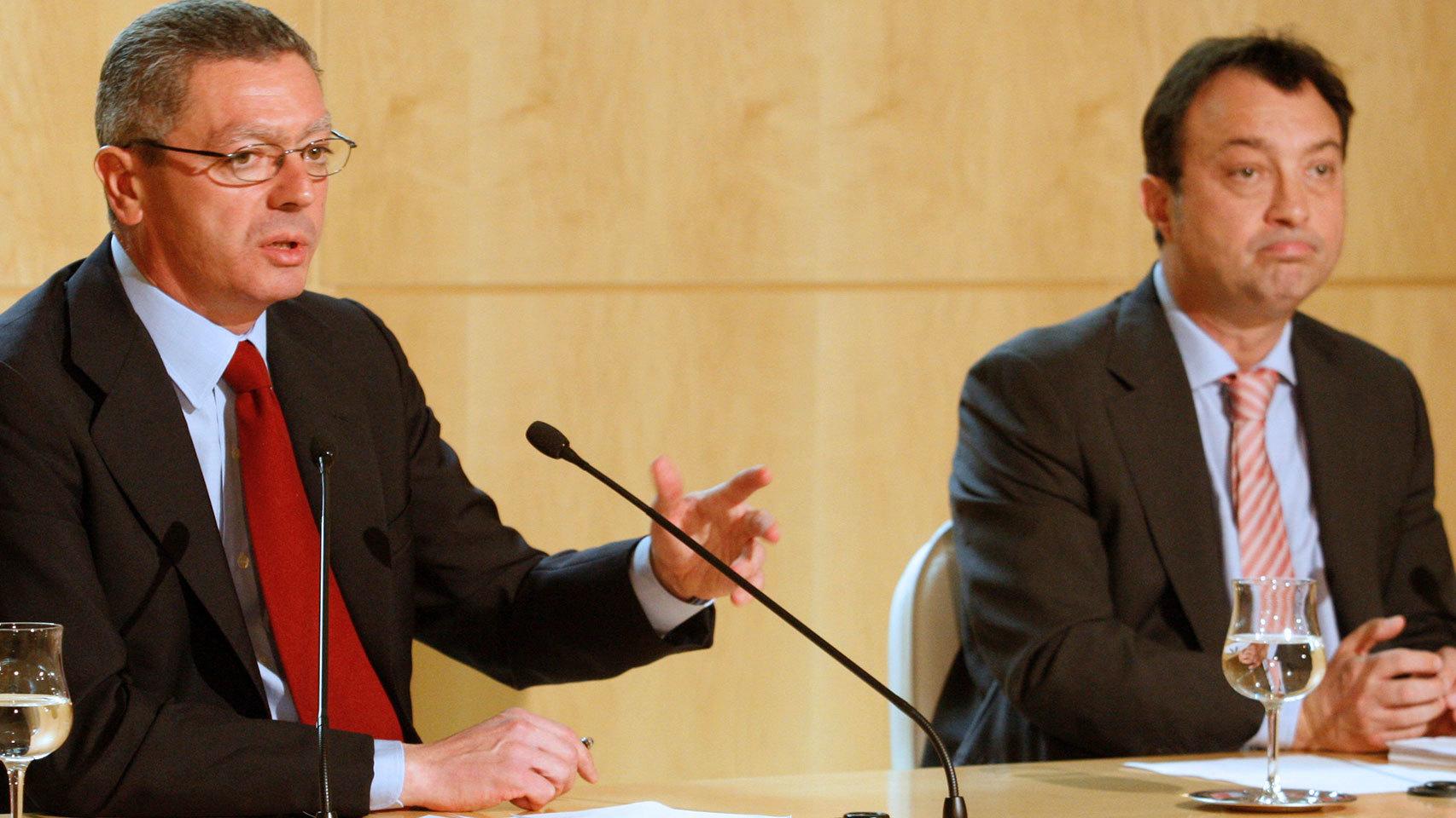 Alberto Ruiz Gallardón y Manuel Cobo en el Ayuntamiento de Madrid.