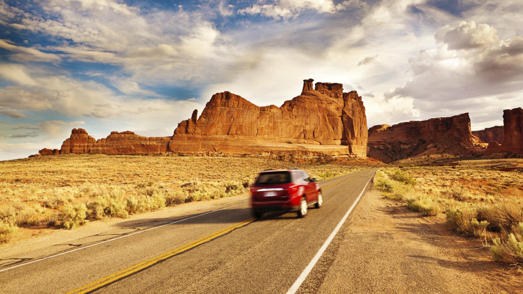 Un paseo en coche por el parque nacional de Utah. iStock