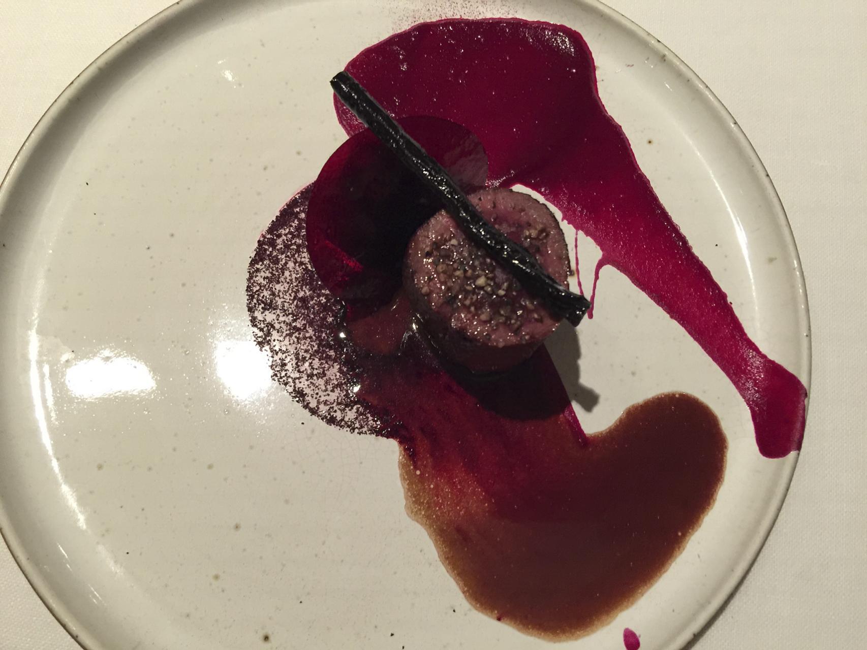 La liebre flamenca pólder con remolacha y regaliz.