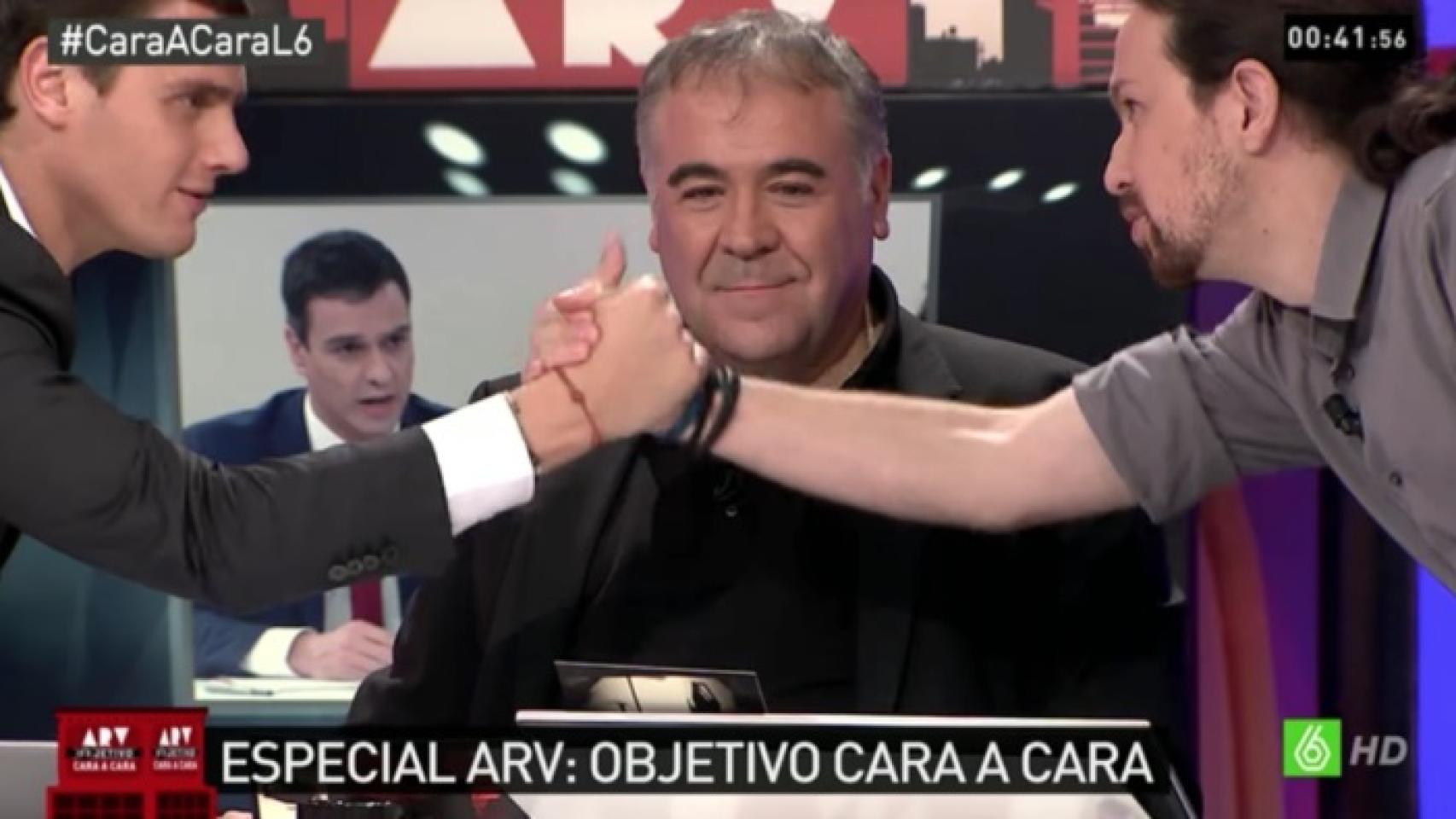 Rivera e Iglesias se saludan en plató.