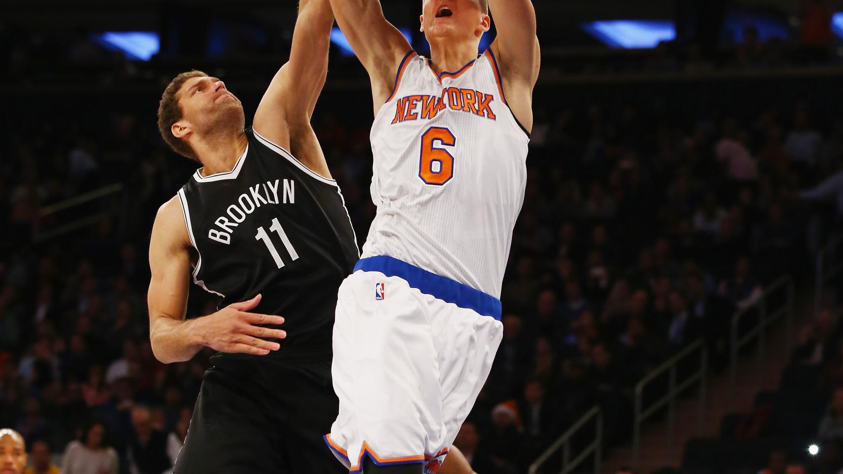 Porzingis machaca el aro ante los Nets.