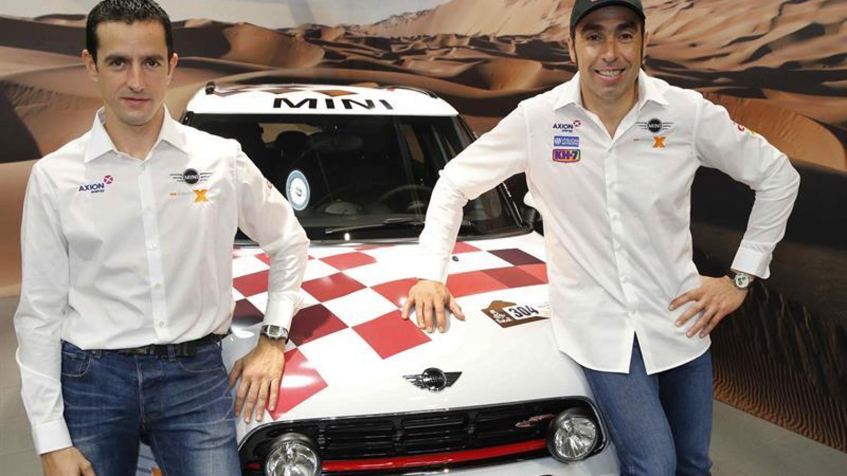 El piloto español Joan Nani Roma y su nuevo copiloto, Álex Haro.