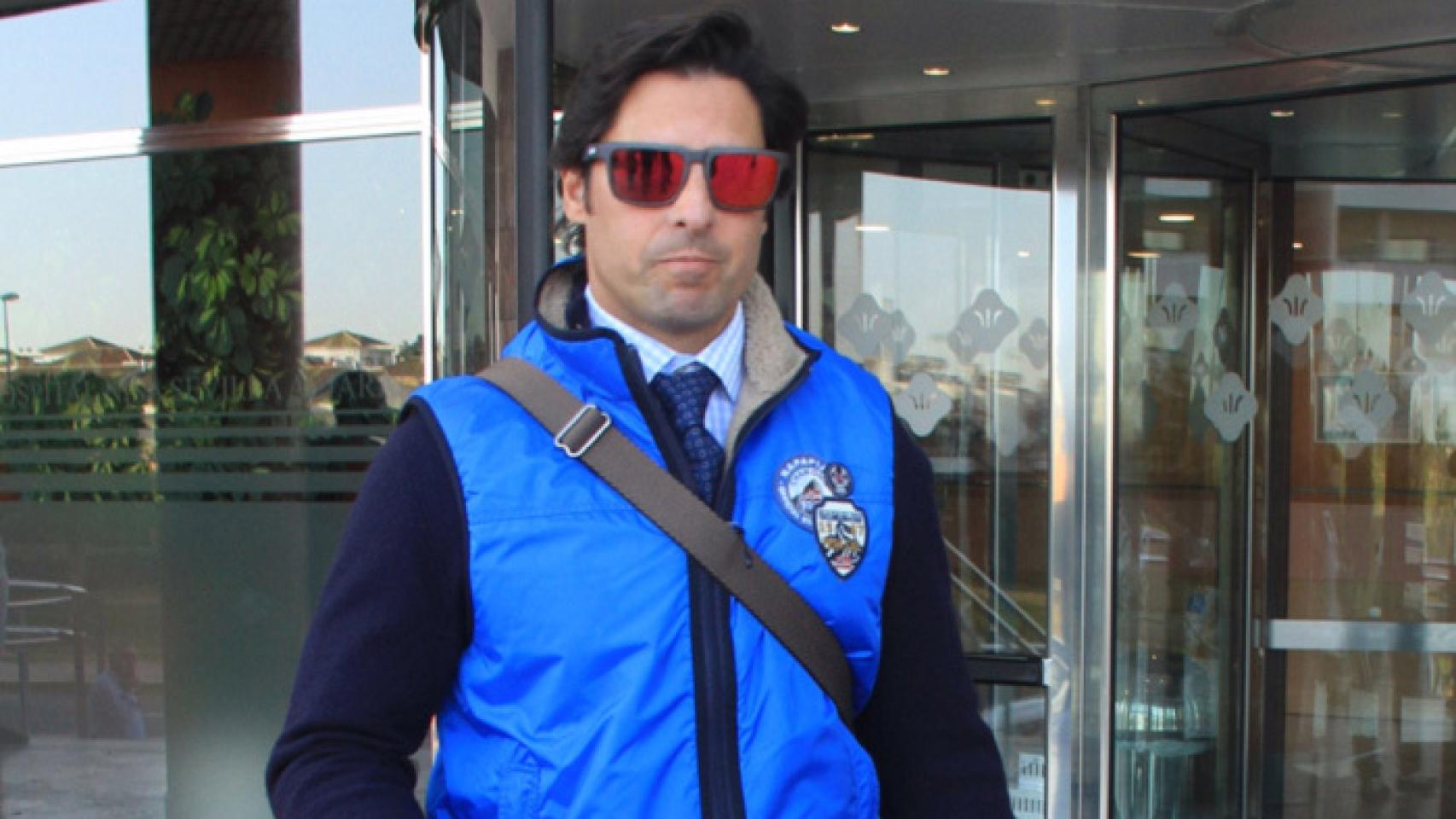 Fran Rivera a su salida de la clínica tras conocer a su sobrina Ana