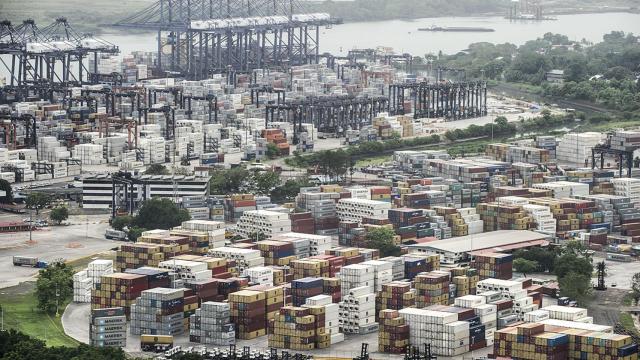 Terminal de contenedores de Miraflores.