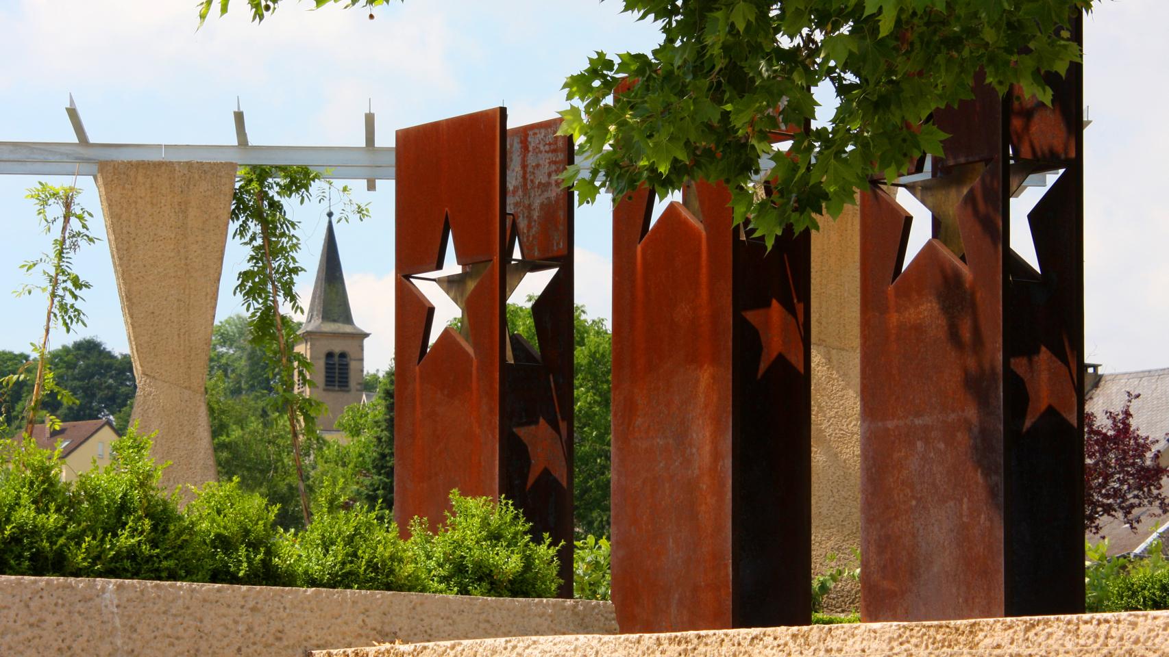 Monumento al Tratado Schengen en la localidad luxemburguesa del mismo nombre.