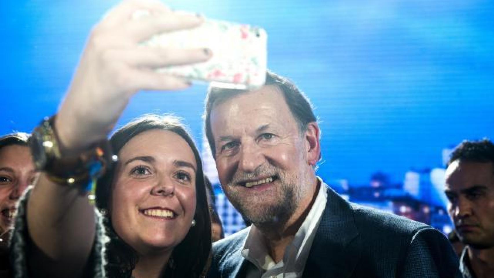 Rajoy está más rejuvenecido sin gafas