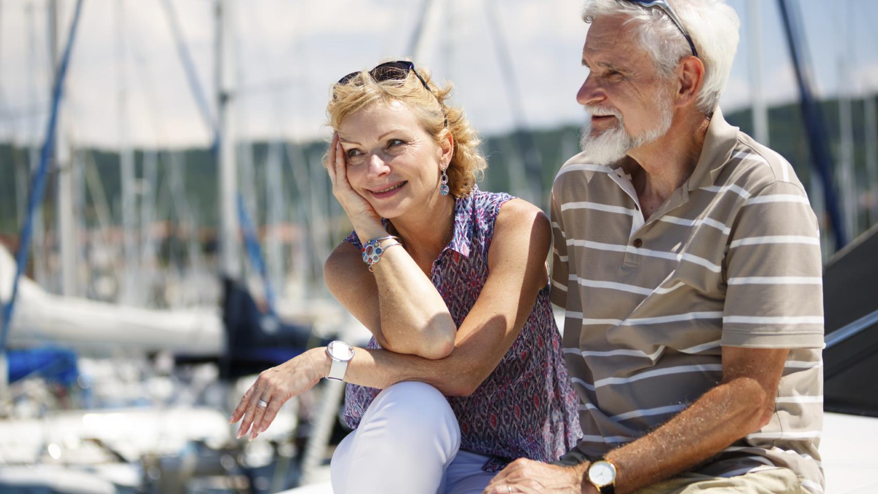 Disfrutando del mar en barco. iStock.