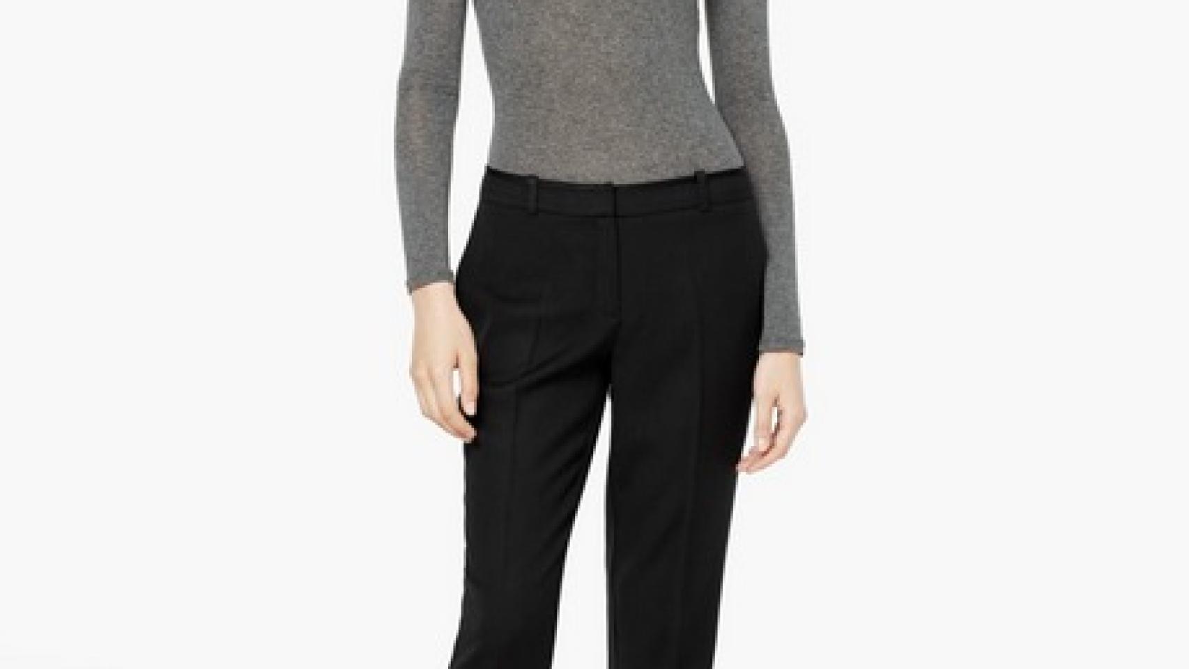 Mango propone un body gris de cuello alto y unos Oxford negros con cordones. Mango