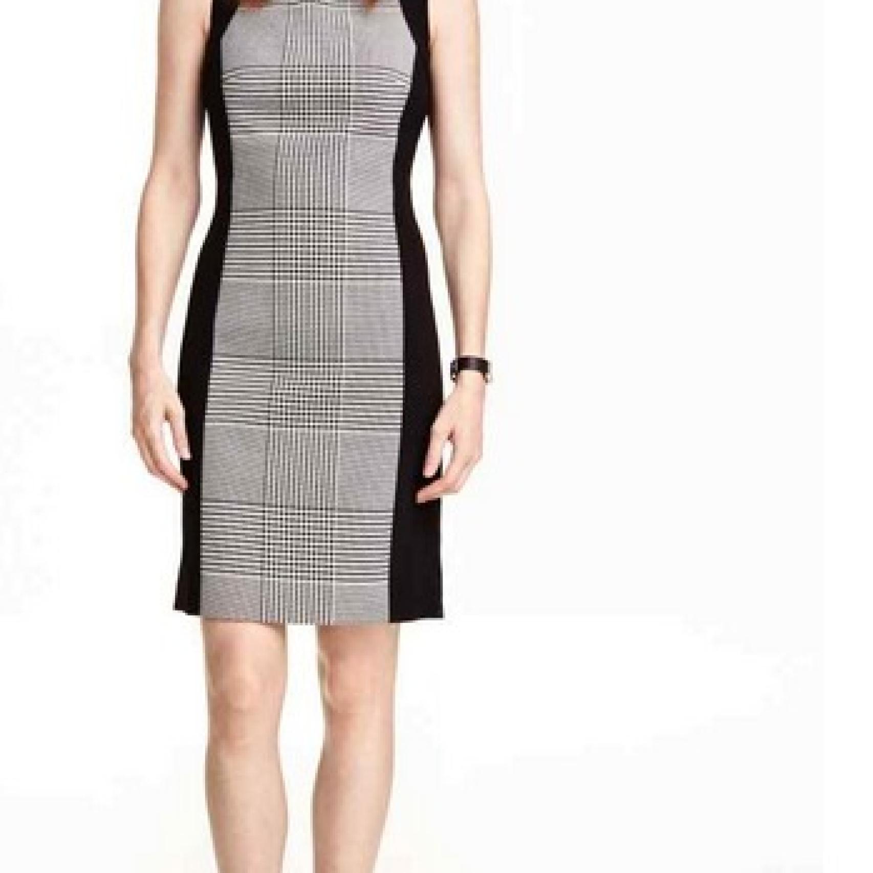 Para trabajar, mejor con un vestido ajustado de tela sin mangas, como el de la colección de H&M.