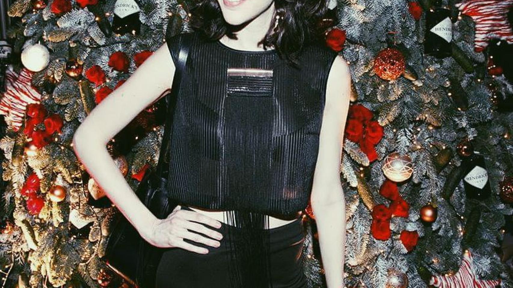 Brianda Fitz-James celebrando la Navidad en el evento de la ginebra Hendrik´s