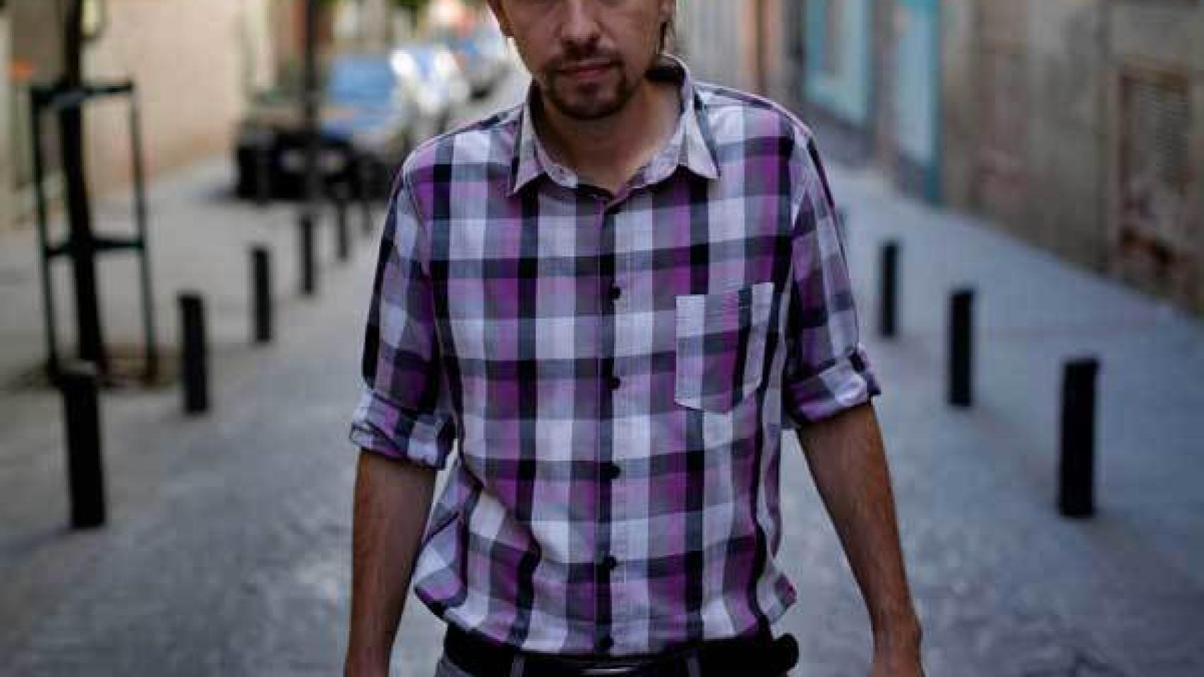 Pablo Iglesias con su sempiterna camisa de cuadros que ha desterrado para el 20D