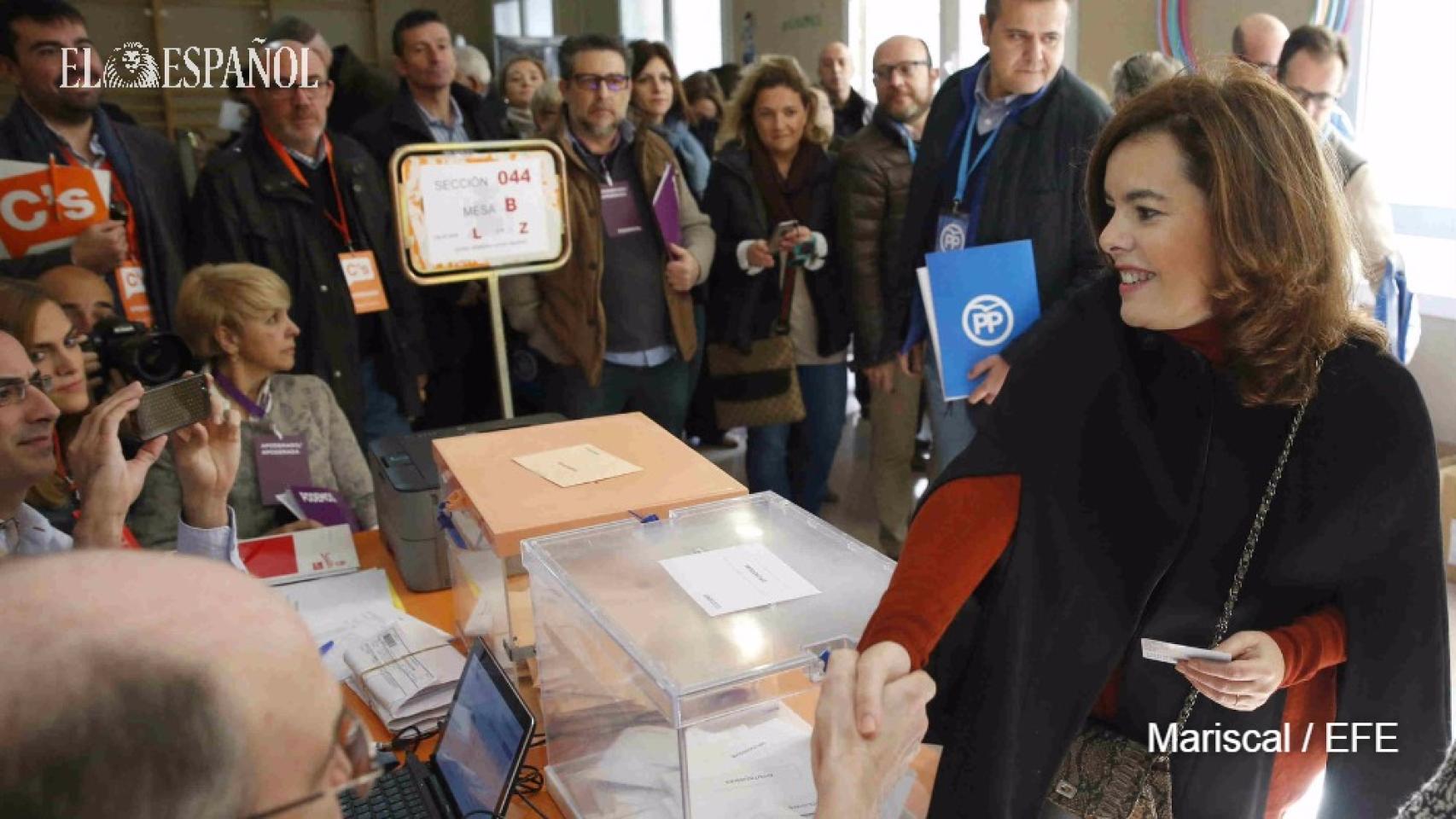 La vicepresidenta se ha quitado años con este look