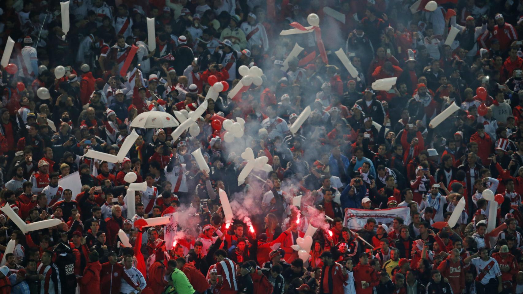 La grada de River apoyando a su equipo ante el Barça.