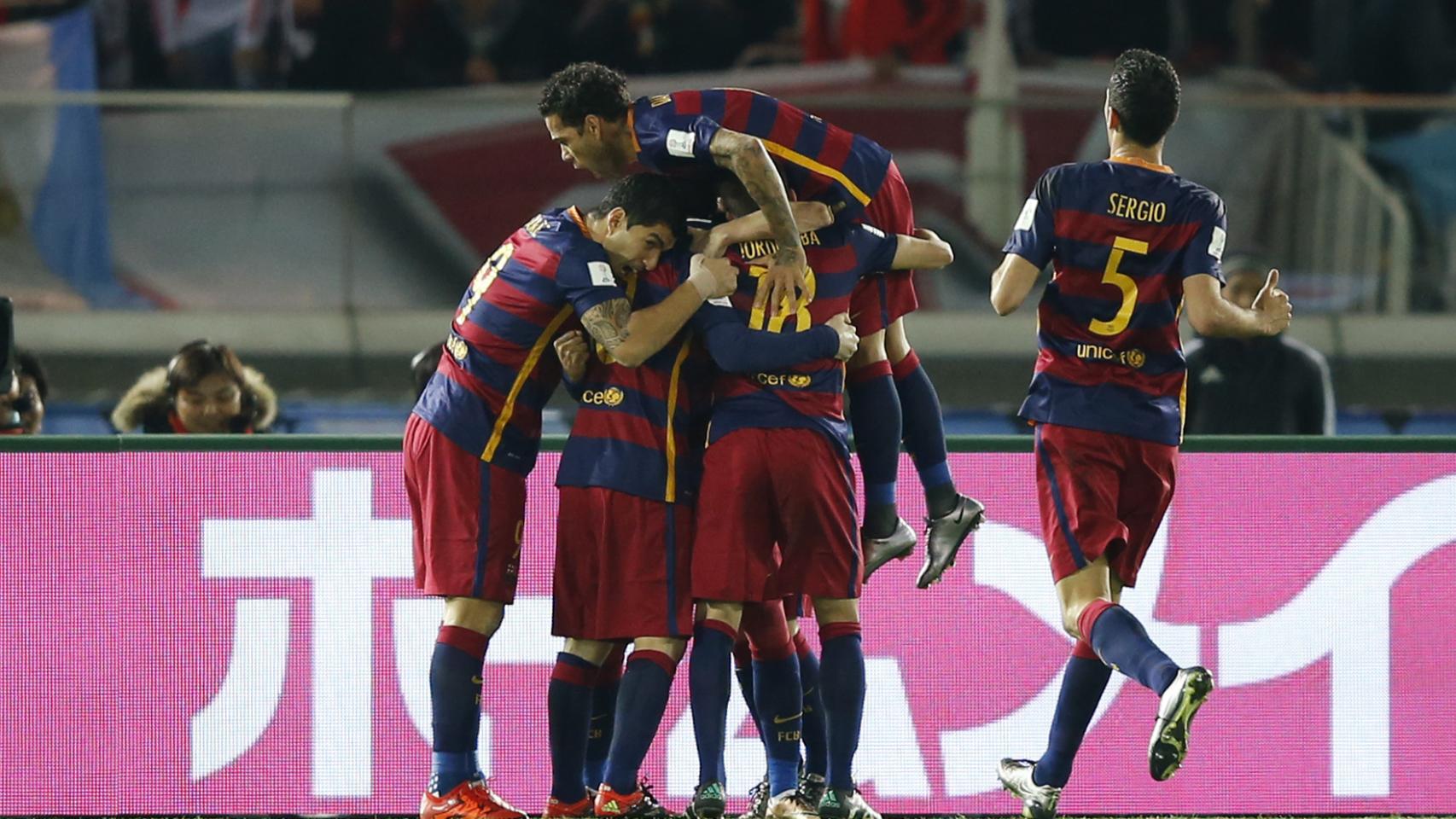 El Barça celebra el segundo gol de Suárez.