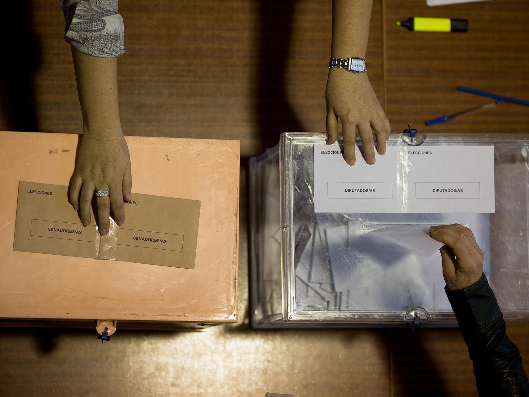 Las encuestas se aproximaron en los casos del PP y el PSOE.