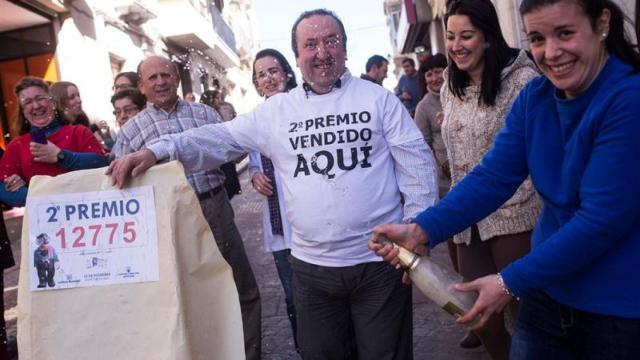 Miguel Molina, lotero de Luque (Córdoba), donde se repartió el segundo premio.