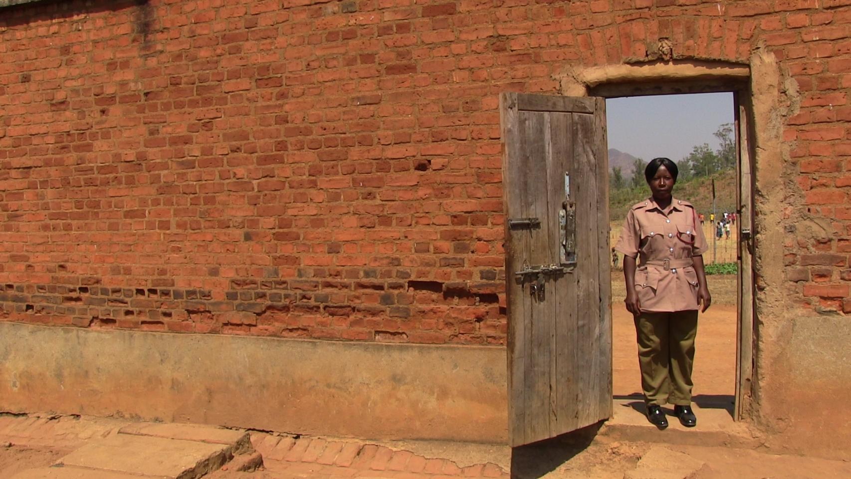 Una de las guardias de la cárcel.