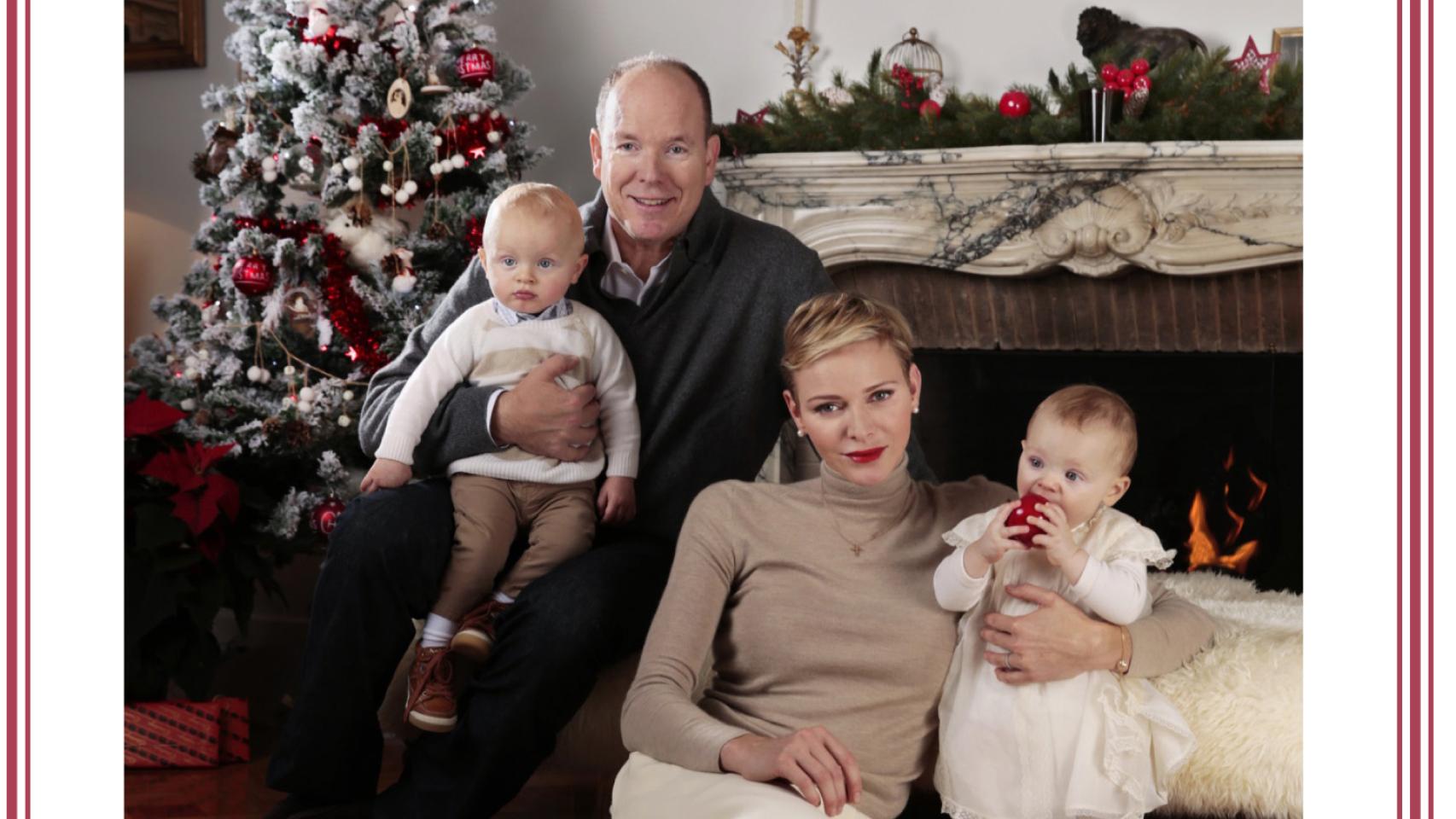 Los príncipes de Mónaco, Alberto II y Charlene, con sus hijos Jacques y Gabriella