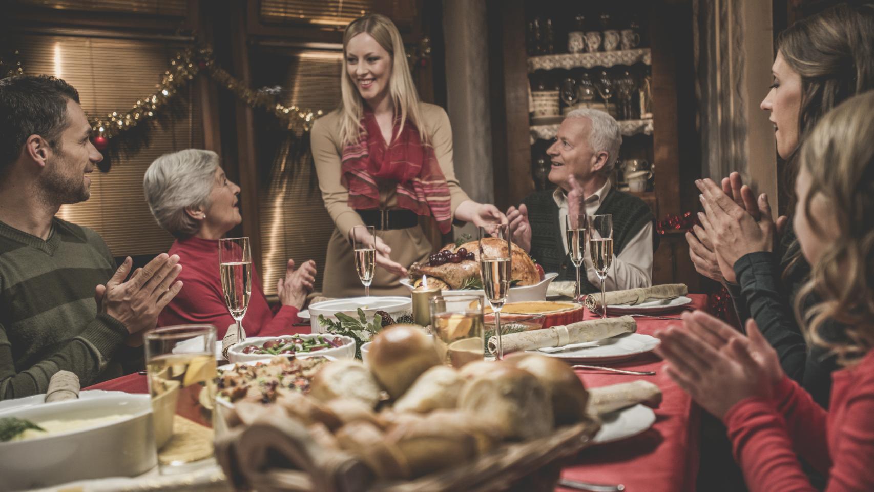 Prepárate para una cena en familia o con amigos. iStock