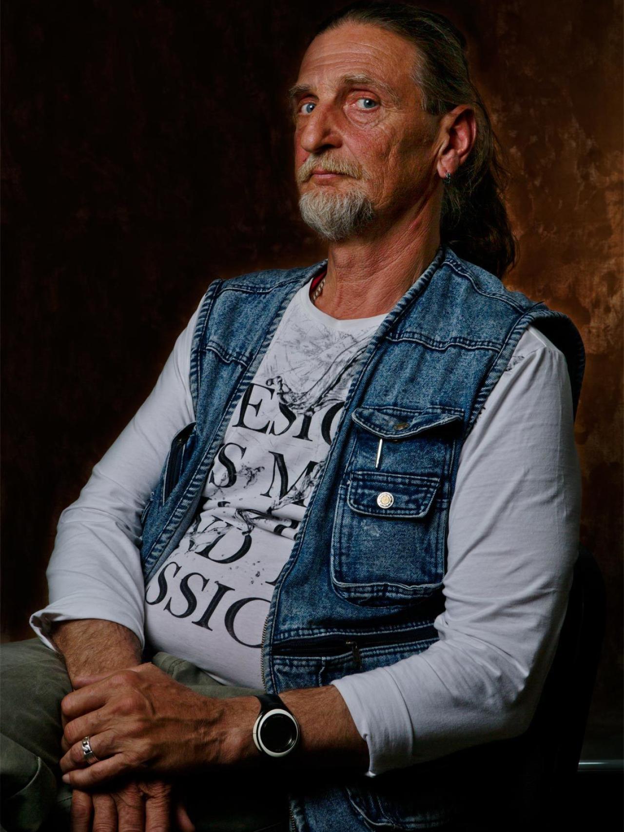 El hogar de Costelo fue su coche comprado a plazos.