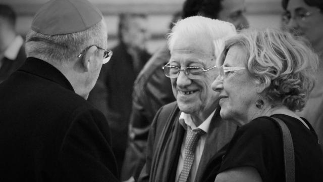 El arzobispo de Madrid, Carlos Osoro, el padre Ángel y la alcaldesa, Manuela Carmena.
