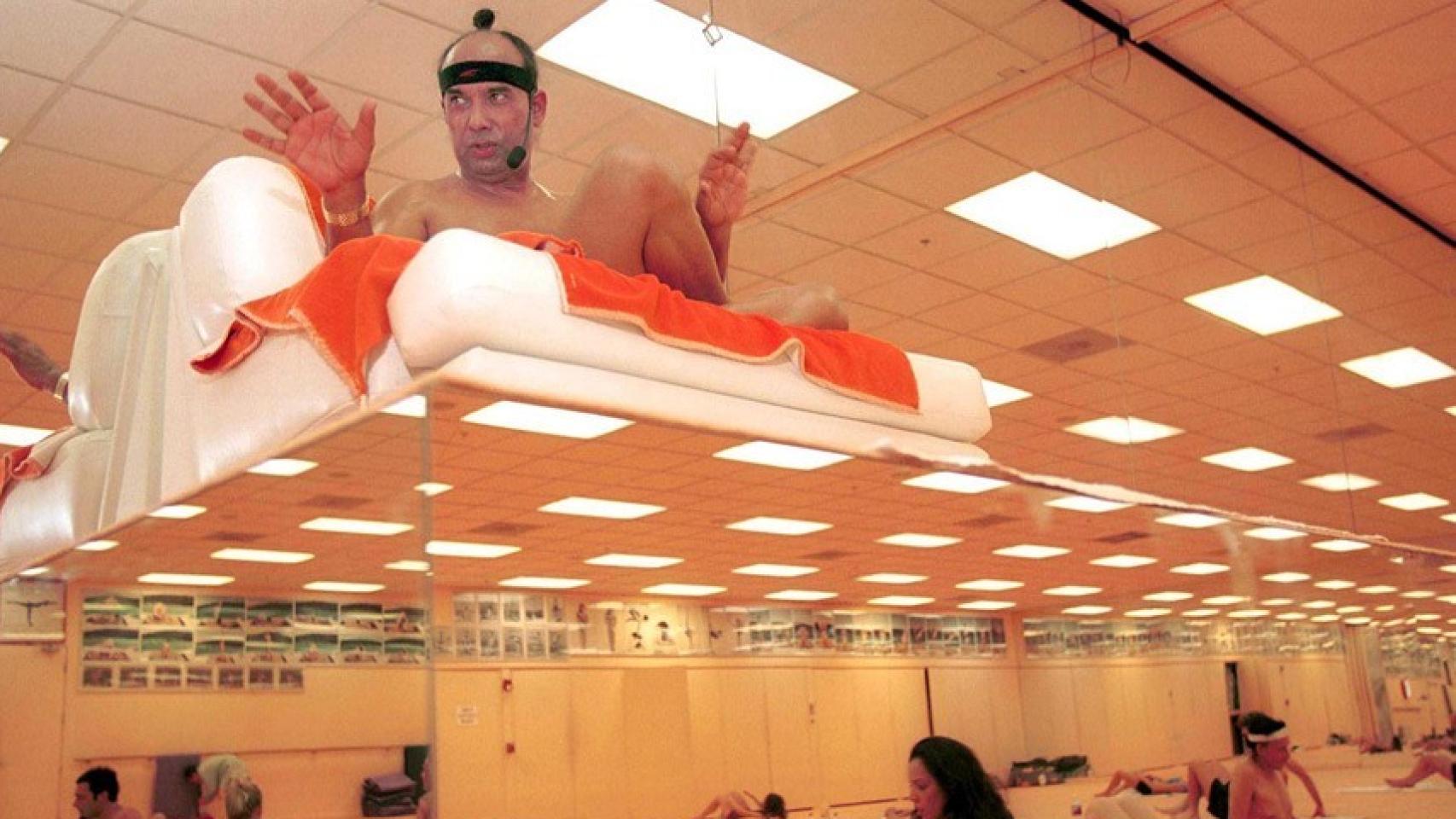 El gurú del yoga, Bikram Choudhury, acusado de seis violaciones