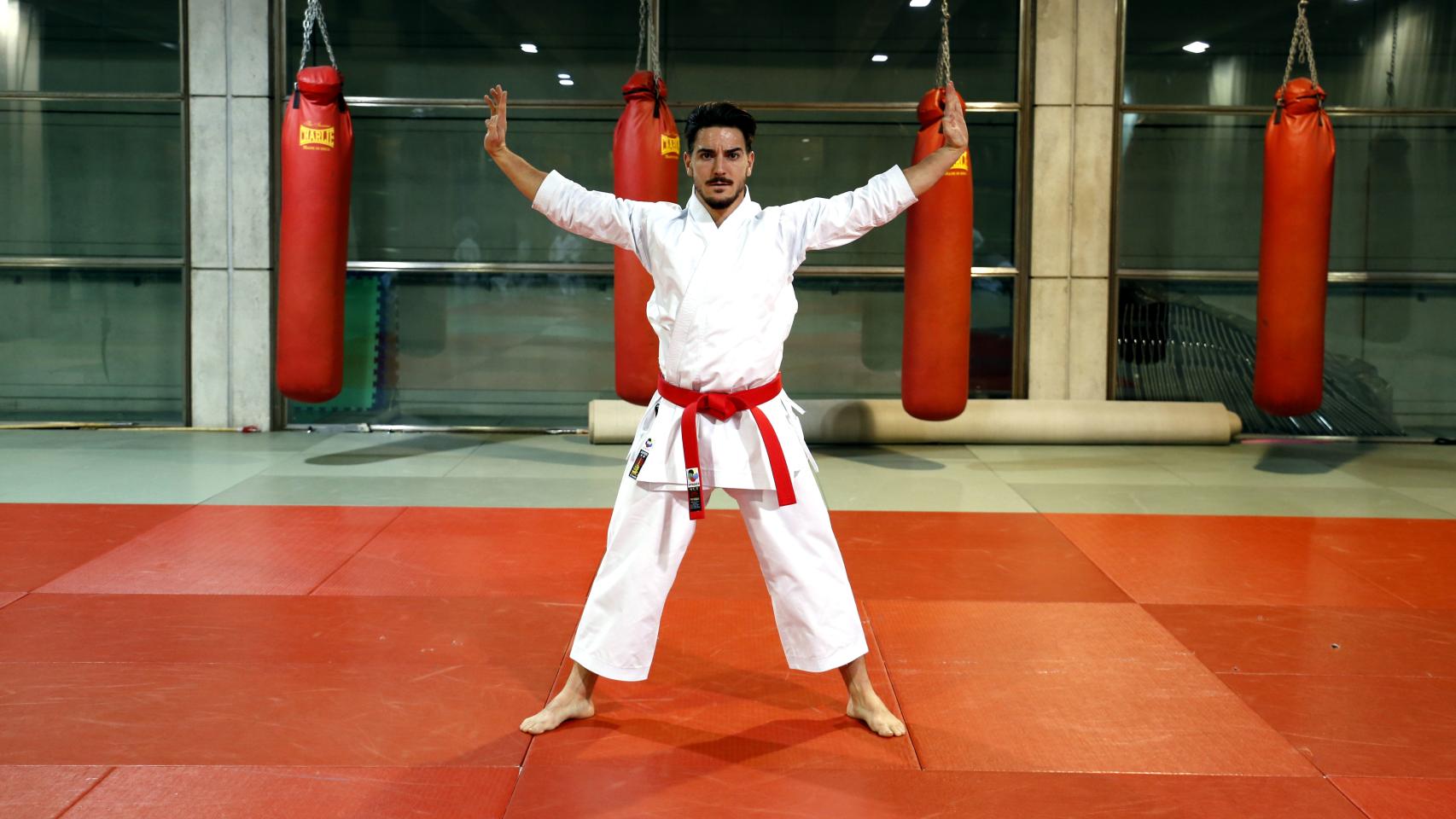 Damián Quintero inicia una de sus katas de competición.