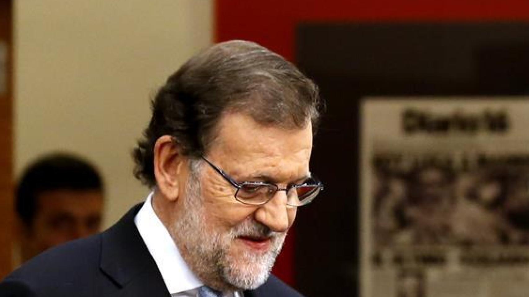 Esta mañana su cabello era más claro y poblado de canas