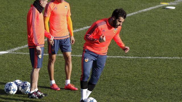 Álvaro Negredo durante un entrenamiento con el Valencia.