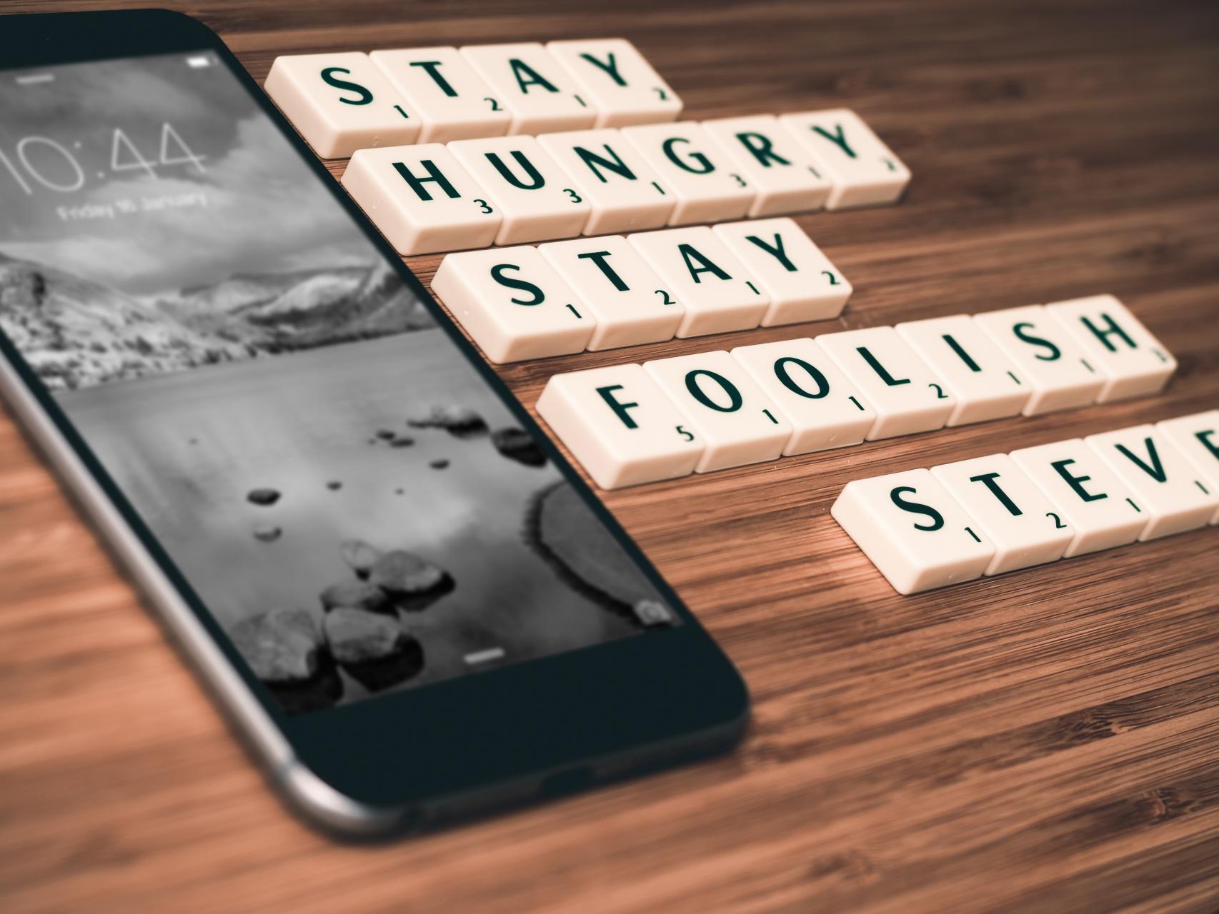 El lema más recordado de Jobs, que invitaba a no ser conformista.