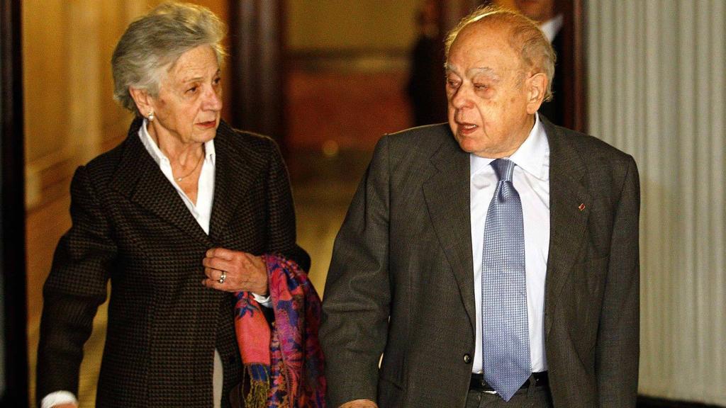 El expresidente Jordi Pujol, junto a su mujer Marta Ferrusola, tras declarar