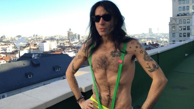 Mario Vaquerizo se paseo por el centro de Madrid en trikini