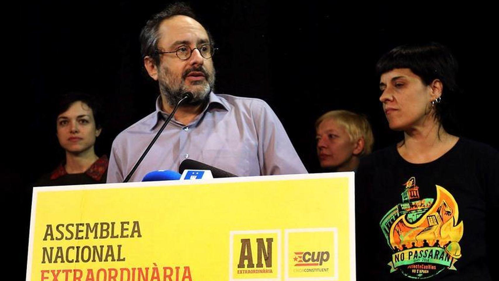 El presidente de la CUP en el Parlament, Antonio Baños, y su portavoz parlamentaria, Anna Gabriel.