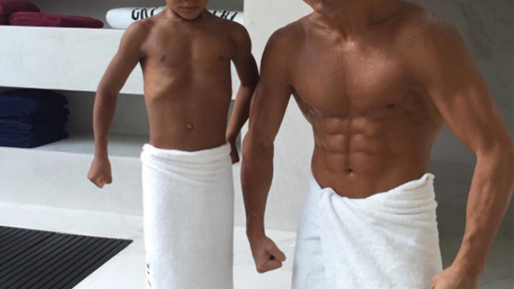 Cristiano y su hijo son de tal palo, tal astilla