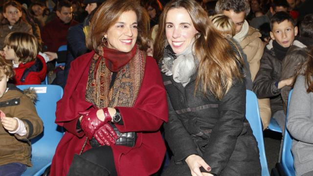 La ex alcaldesa Ana Botella, con sus nietos y su hija Ana en la zona VIP de la cabalgata del año pasado