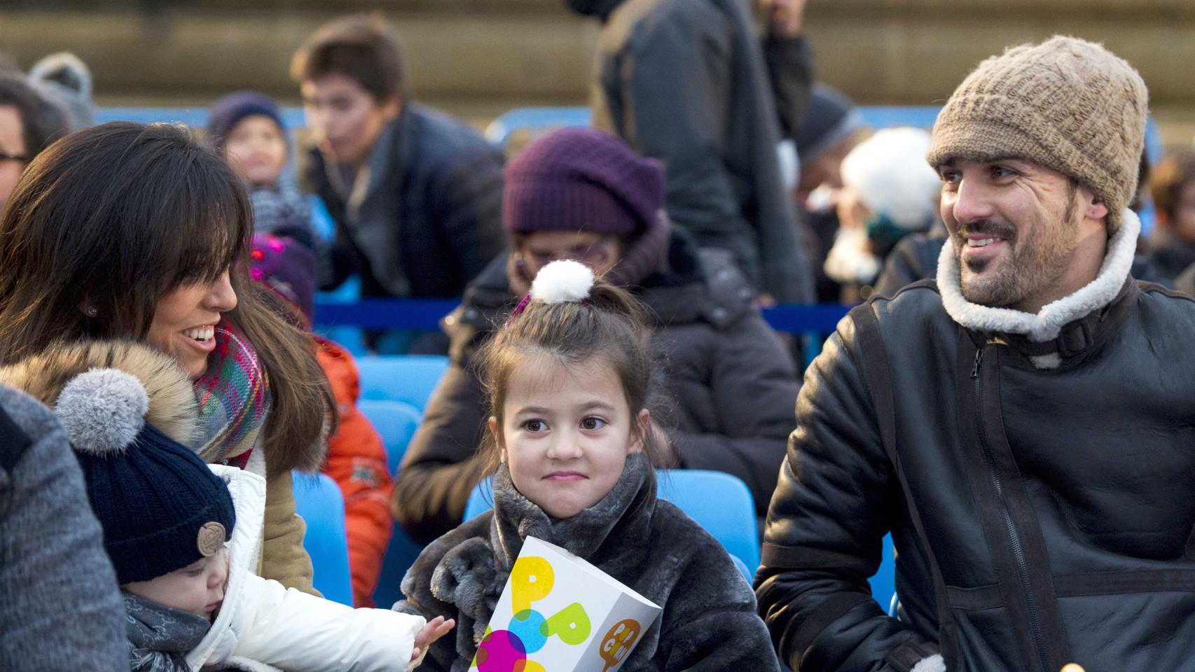 El futbolista David Villa, su mujer y su hija también disfrutaron de la cabalgata en la zona VIP