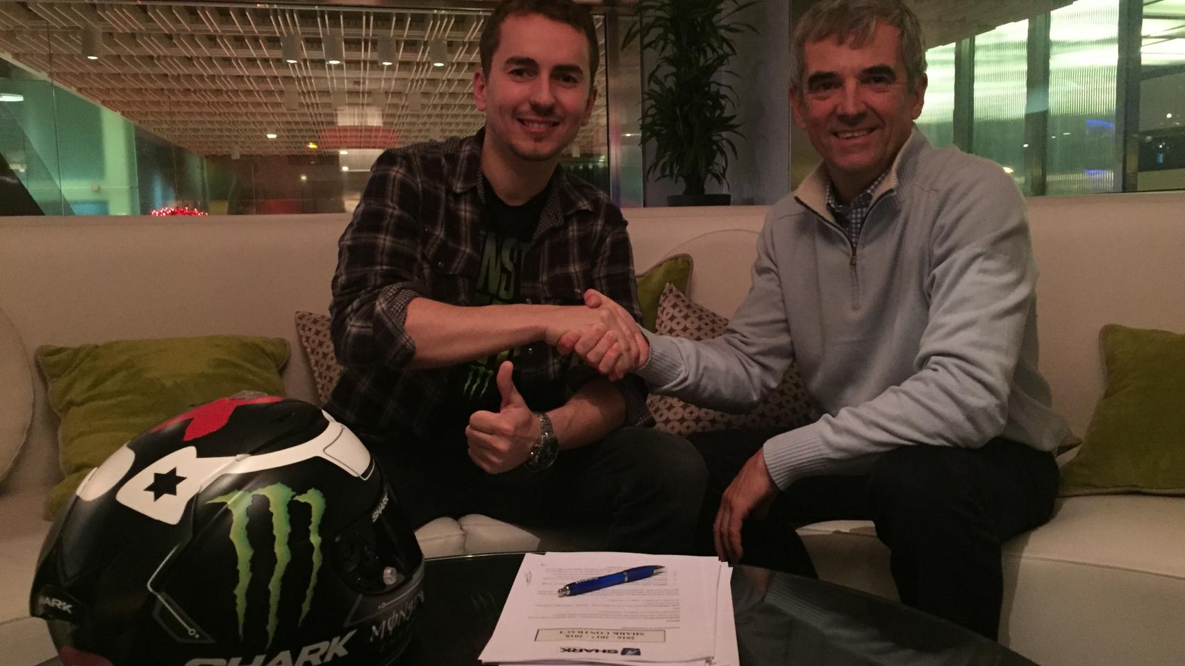 Jorge Lorenzo y Patrick François, CEO de la empresa de cascos francesa Shark.