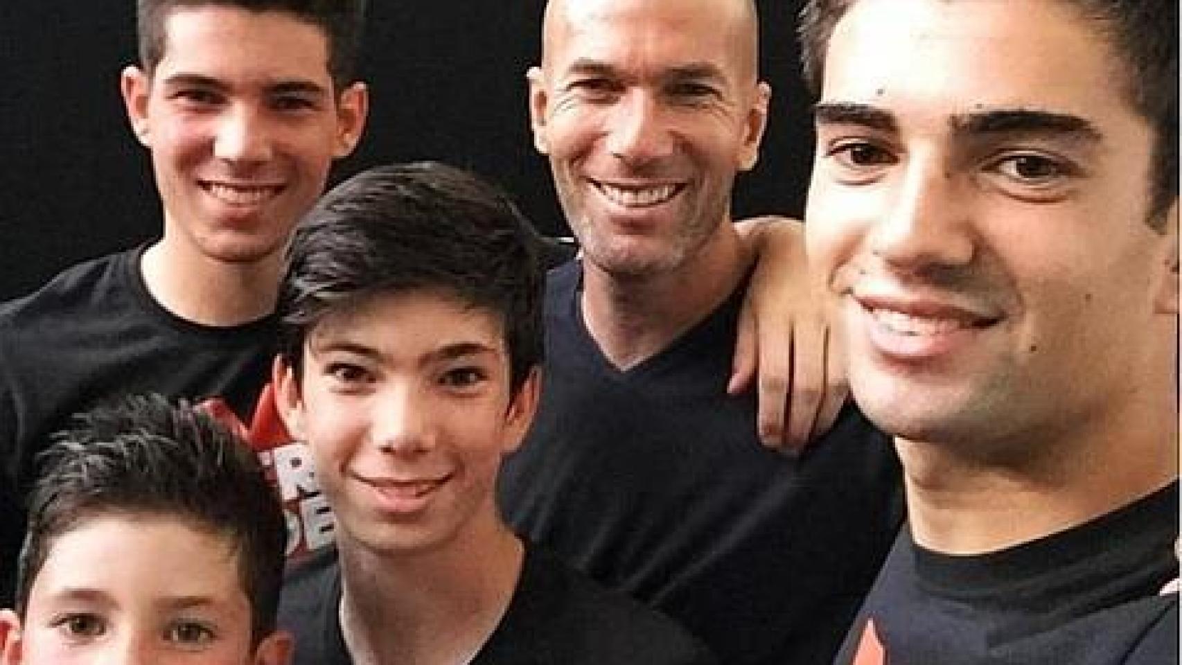 Zidane con sus cuatro hijos