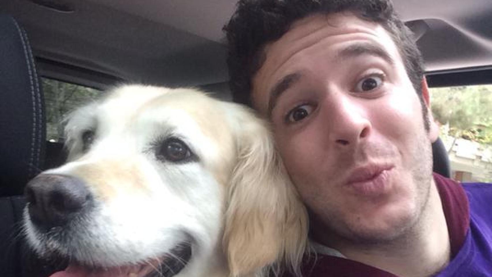 Alessandro Lequio con su mascota antes de participar en el Perrotón 2015 de Madrid