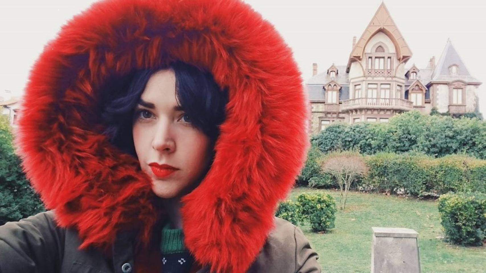 Brianda Fitz James se hace un  selfie en  Comillas (Cantabria)