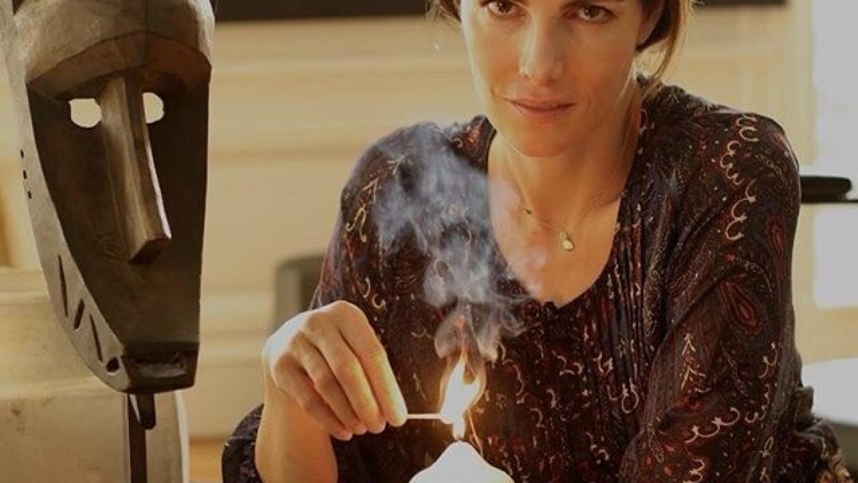 Adriana Abascal regala camisetas diseñadas por ella en el Día de Reyes