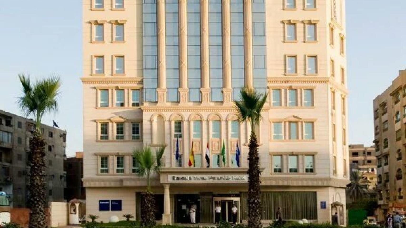 Fachada del hotel donde han sido atacados los turistas