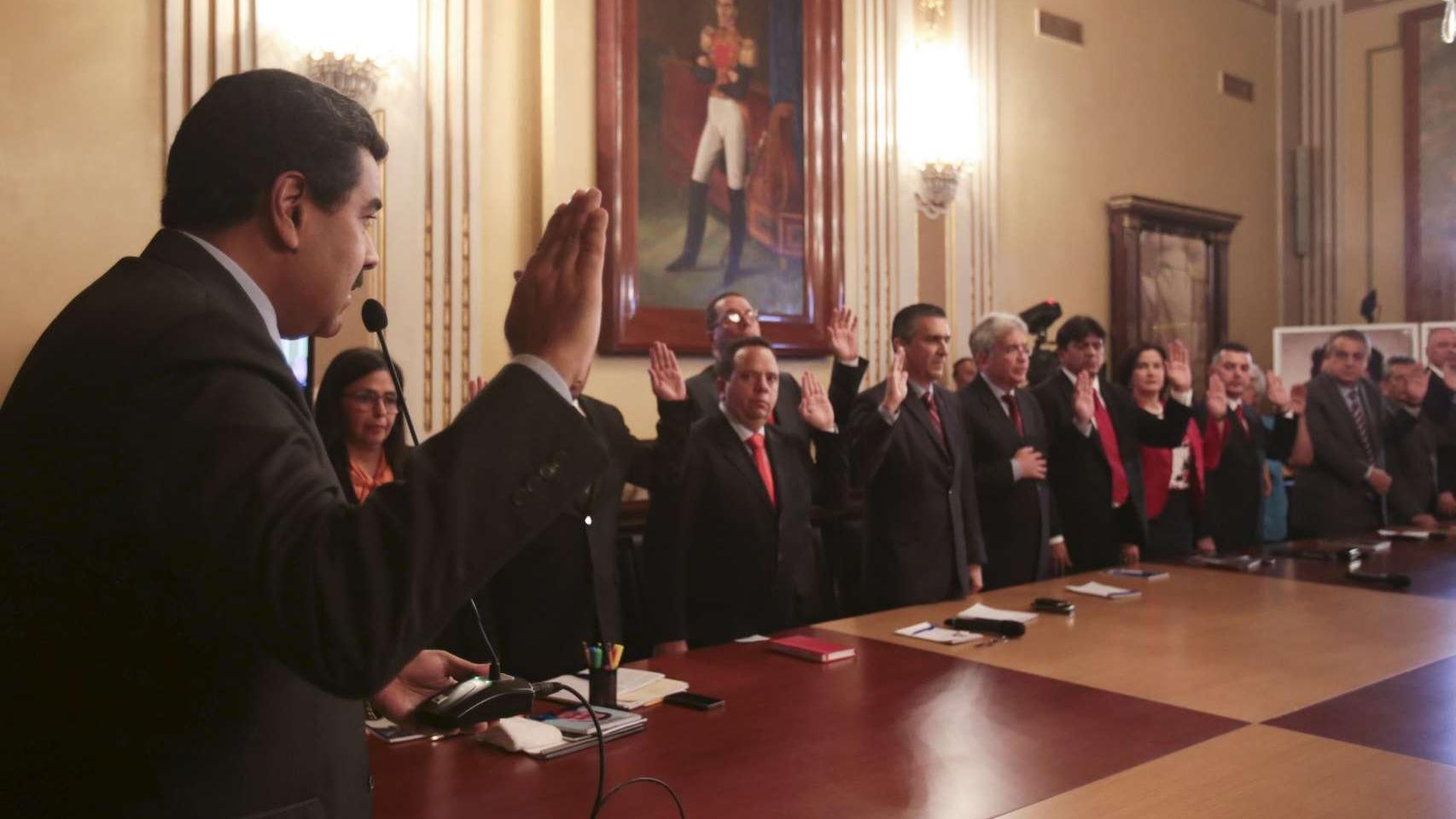 Nicolás Maduro con los ministros en el Palacio de Miraflores de Caracas.