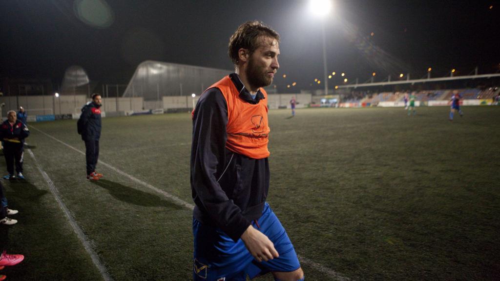 Michu, durante el calentamiento antes de debutar.