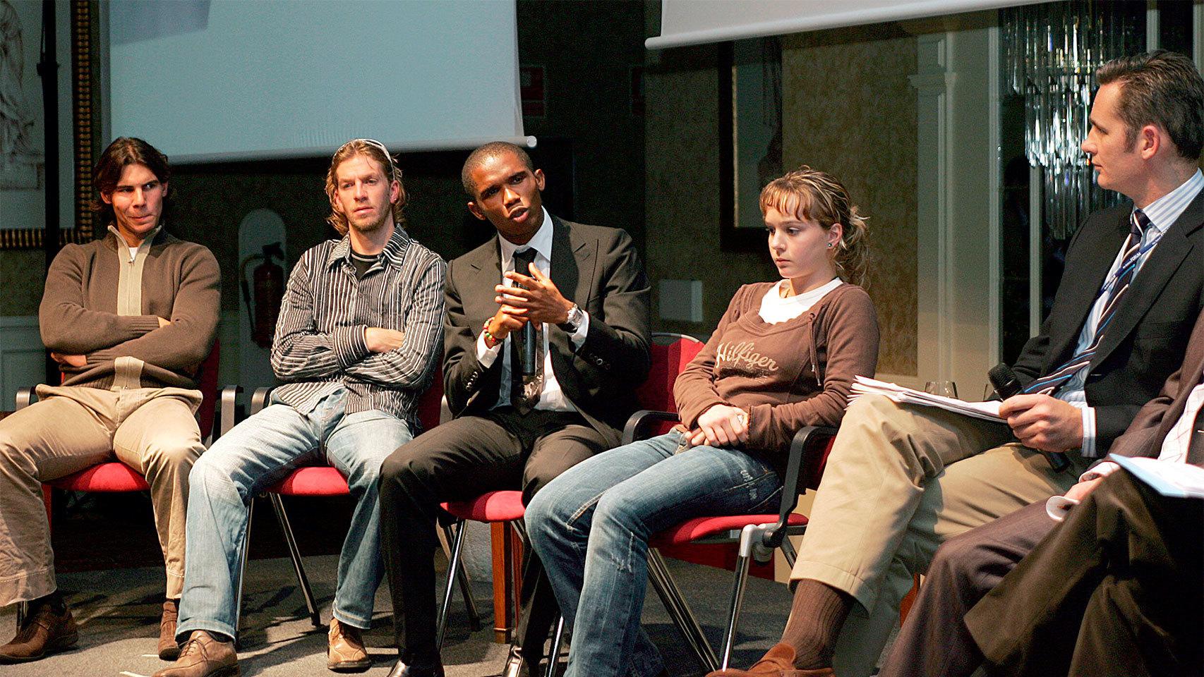 Urdangarin junto a los deportistas que participaron en el simposio.