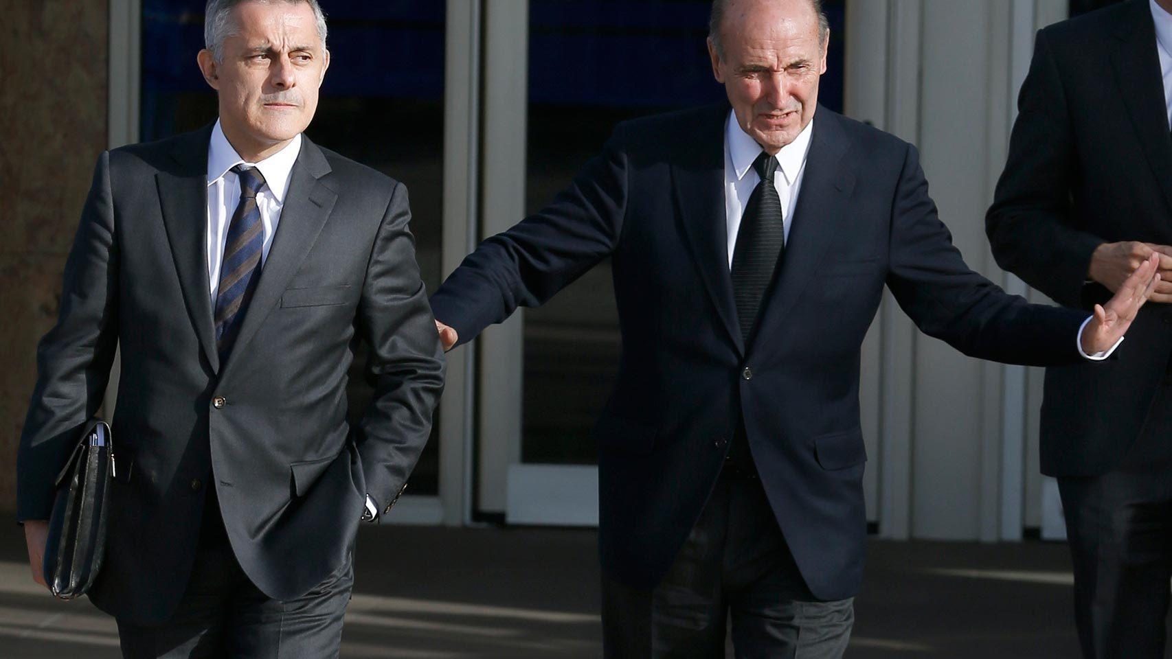 Los abogados de la infanta Cristina, Miquel Roca (a la derecha) y Jesús Silva.