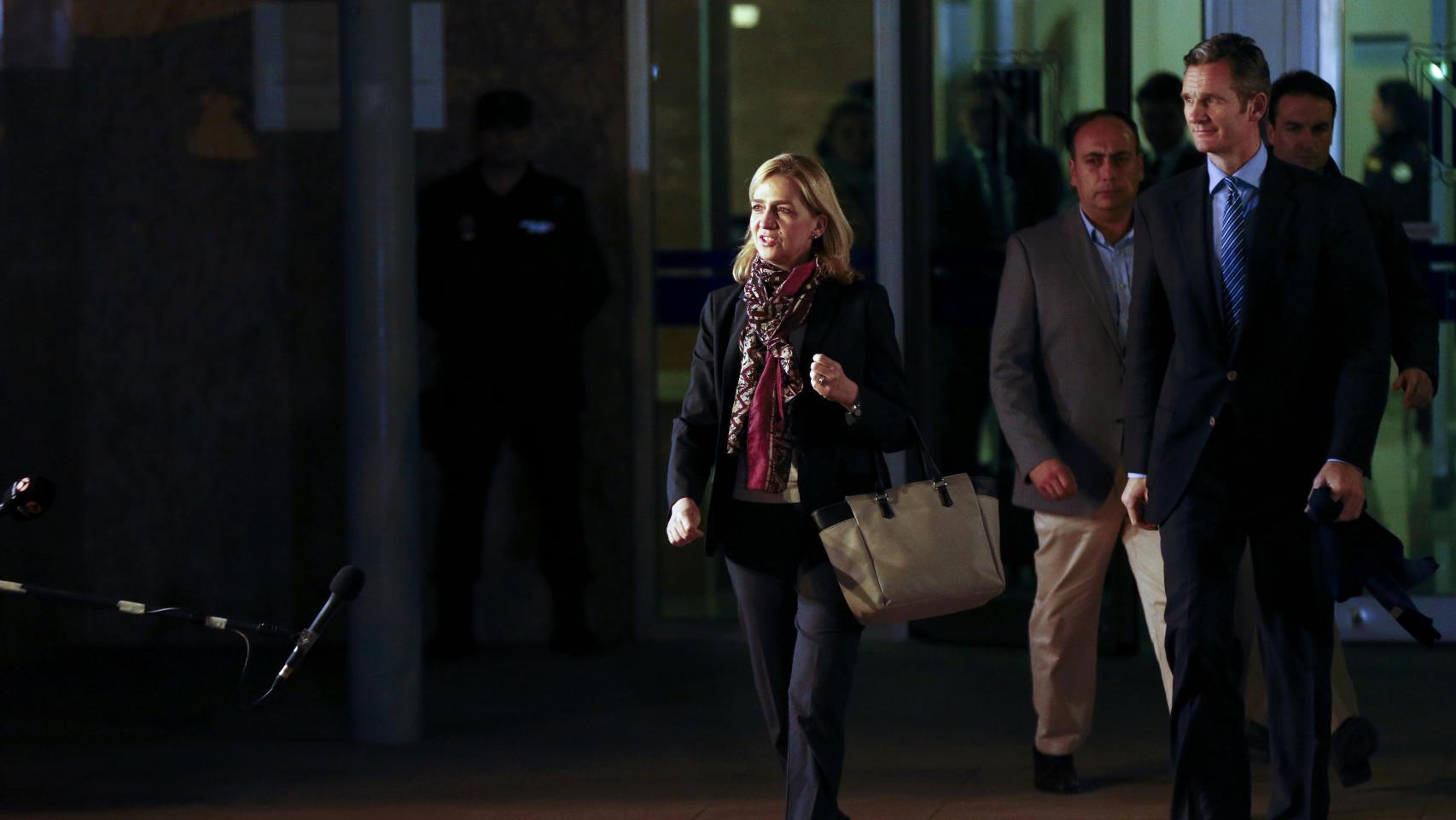 Doña Cristina y su marido abandonan  la Escuela Balear de la Administración Pública de Palma de Mallorca