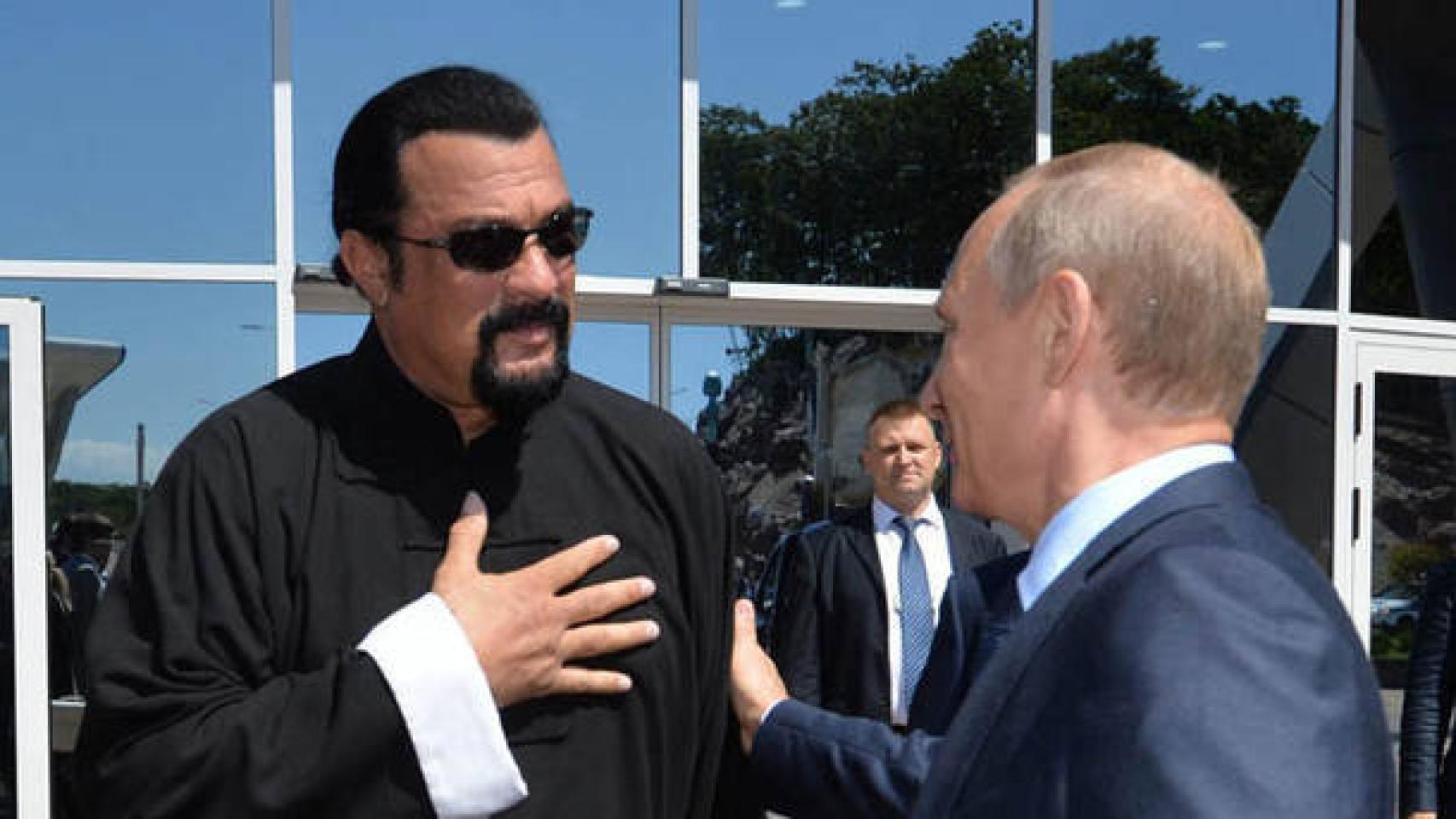 Steven Seagal ya tiene la ciudadanía serbia
