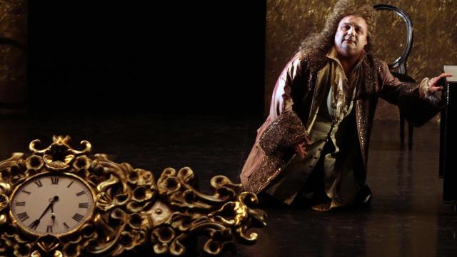 Sandro Cordero interpreta a Felipe V en el montaje